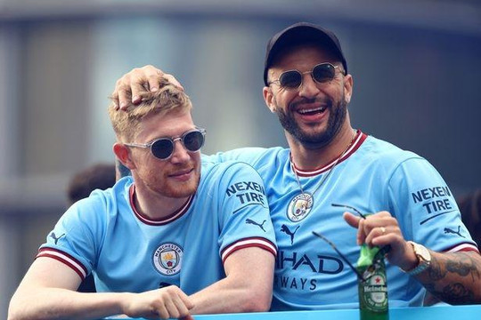 Ten Hag hứa chắc nịch MU, De Bruyne khiến Man City nức lòng