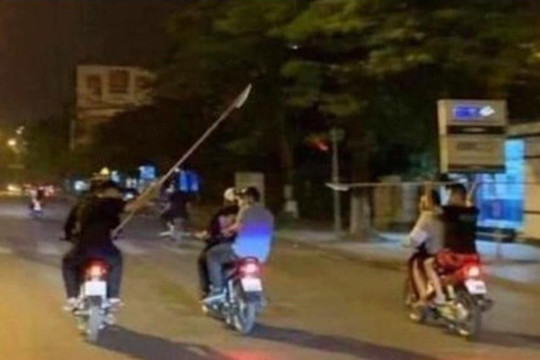 Điều tra vụ nam thanh niên bị đuổi đánh, cướp xe máy trên phố Hà Nội