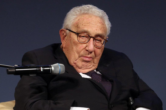 Cựu ngoại trưởng Mỹ Kissinger đề nghị Ukraine cắt đất đổi hòa bình, Kiev phản đối và bác bỏ