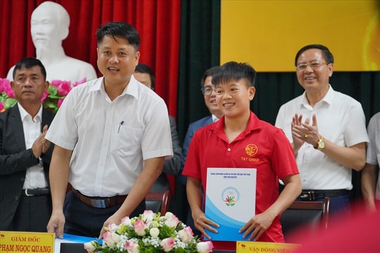 Cầu thủ nữ chuyển nhượng có "lót tay" 500 triệu đồng, lương 30 triệu/tháng