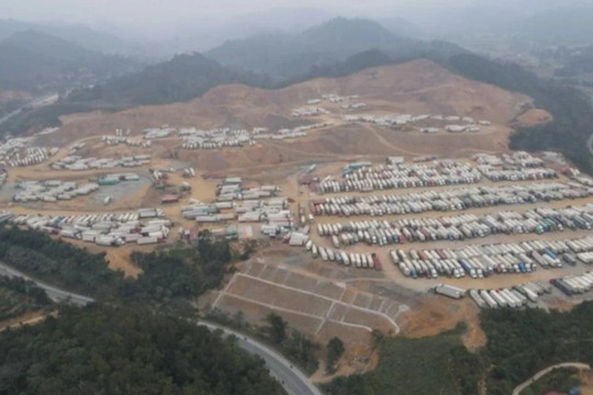 Vẫn còn hàng nghìn xe container ùn ứ ở các cửa khẩu Lạng Sơn