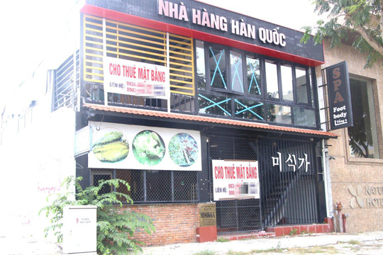 Ảnh: Nhiều nhà hàng chuyên phục vụ khách quốc tế ở Đà Nẵng vẫn cửa đóng then cài