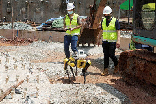 Thiếu hụt lao động, Singapore phải sử dụng chó máy, robot pha chế