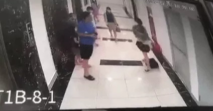 Người đàn ông hành hung phụ nữ đi cùng thang máy ở Hà Nội