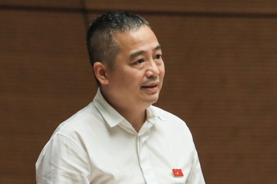 Sau "quả bom" Việt Á, Bộ trưởng muốn mua viên kháng sinh cũng khó