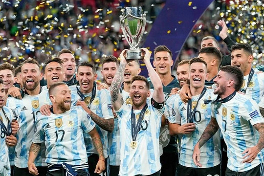 Messi tỏa sáng, Argentina thắng đậm Italy và giành Siêu Cúp Liên lục địa