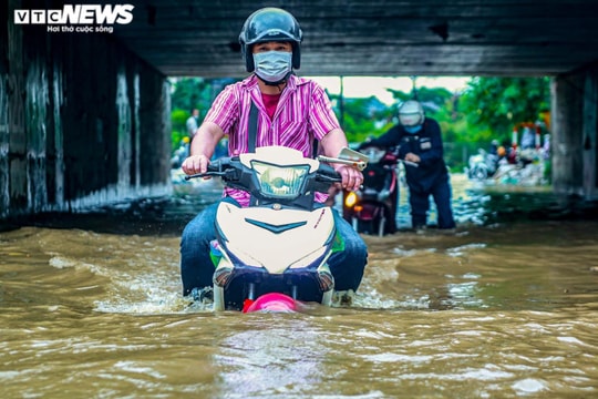 Hà Nội cứ mưa là ngập: Cái giá của bê tông hóa và đầu tư sai lầm