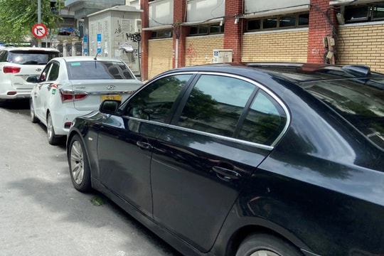 Chiều cuối tuần đi chơi ở TPHCM, mất gần một tiếng tìm chỗ đỗ xe