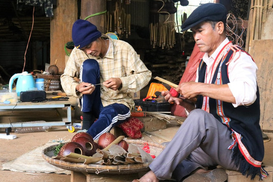 Nghệ nhân Jrai đưa nhạc cụ dân tộc làm bằng từ tre, nứa "vang" ra thế giới