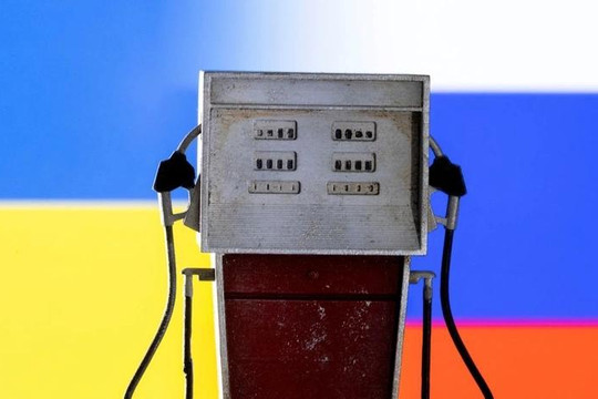 Thị trường dầu mỏ thế giới thay đổi ra sao từ khi chiến sự Ukraine nổ ra?