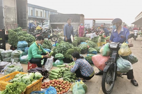 Gạo, trứng, rau củ quả tiếp tục tăng giá