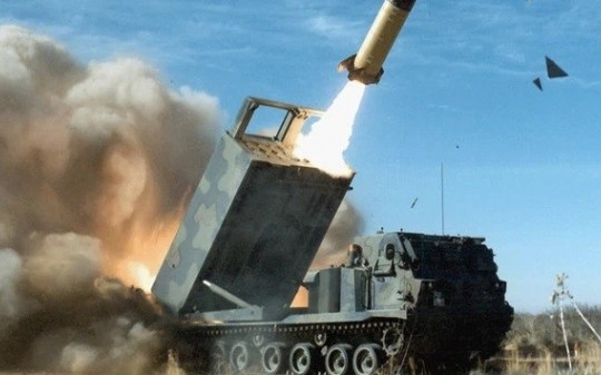 Anh tiếp bước Mỹ, tuyên bố cung cấp hệ thống tên lửa hạng nặng hơn cho Ukraine