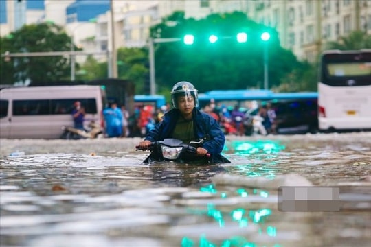 Mẹo "nhỏ mà có võ" khi bugi xe máy ngập nước