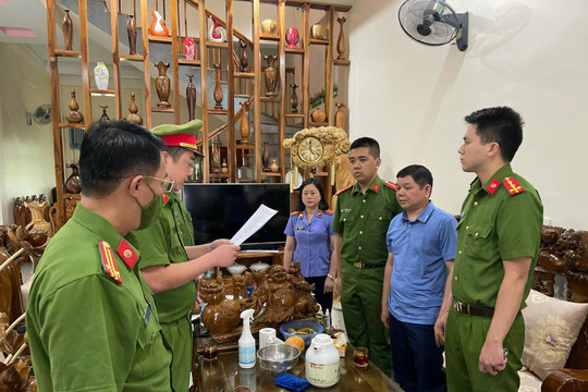 Bắt Trưởng khoa Bệnh viện Đa khoa tỉnh Sơn La nhận 'hoa hồng' của Việt Á
