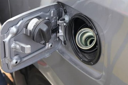 Cách xử lý khi nước vào bình xăng xe ô tô