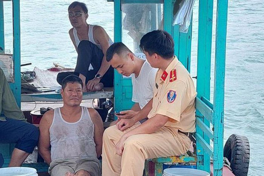 Khởi tổ băng nhóm đe dọa đòi tiền 'bảo kê' tàu hàng trên biển Quảng Ninh