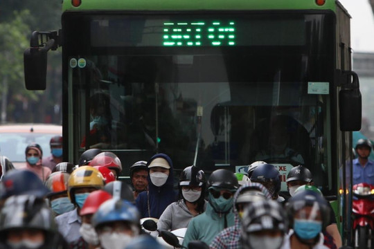 Buýt nhanh BRT 'một mình một đường' chỉ làm giao thông thêm ùn tắc