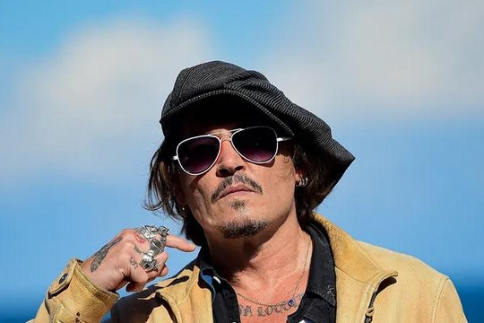 Johnny Depp tiếp tục hầu tòa
