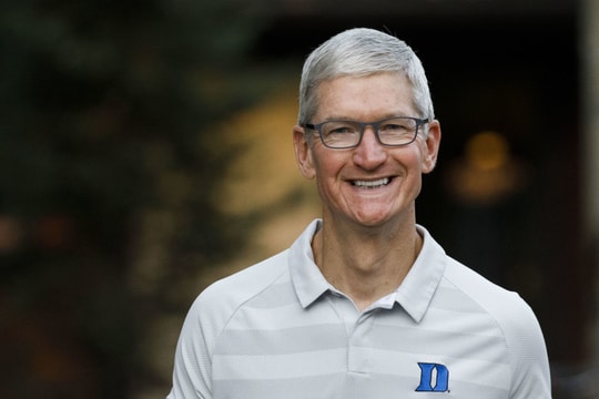 Tim Cook: 'Tôi đánh đổi quyền riêng tư để thừa nhận mình đồng tính'