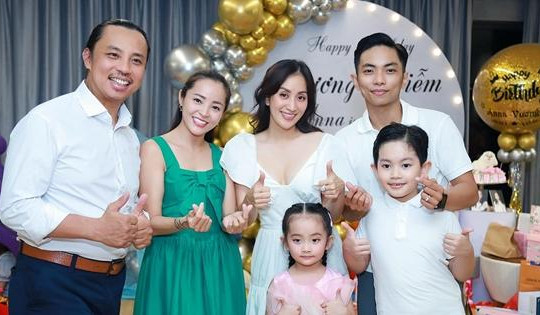 Chí Anh tới chúc mừng sinh nhật con gái Khánh Thi - Phan Hiển