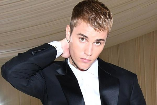 Bị liệt nửa mặt, Justin Bieber tiếp tục hoãn 2 show diễn