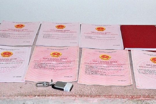 Nghệ An: 25 nạn nhân sập bẫy, trao gia sản cho nhóm lừa đảo giả danh cán bộ Sở TN&MT