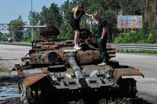 Giới chức châu Âu: Nga tận dụng xe tăng cũ từ thời Liên Xô do thiếu vũ khí để triển khai ở Ukraine