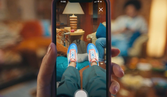 Amazon ra mắt tính năng 'thử giày ảo' cực lạ: Không cần ghé shop để thử, chỉ ngồi nhà và dùng camera điện thoại là đủ