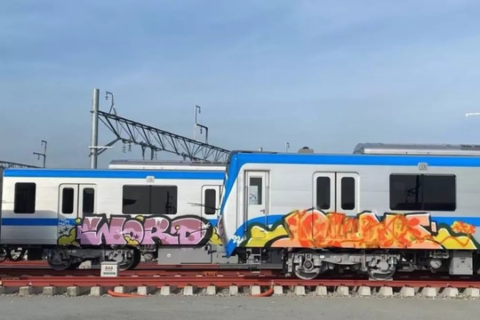 2 toa tàu metro bị bôi bẩn đã được phục hồi nguyên trạng
