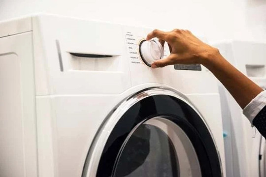 Trên thân máy giặt có một nút nhỏ quan trọng, biết sử dụng tiết kiệm tiền triệu mỗi năm