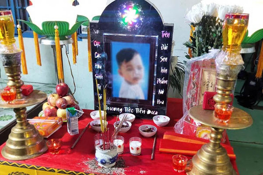 Vụ bé trai 18 tháng tuổi tử vong tại Long An: Bạn trai của người mẹ có thể bị xử lý thế nào?