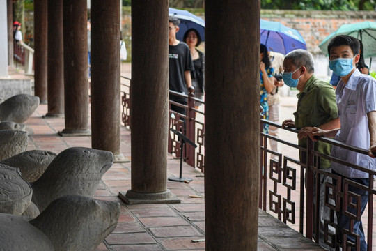 Không còn cảnh sĩ tử trèo rào xoa đầu rùa ở Văn Miếu trước mỗi kỳ thi