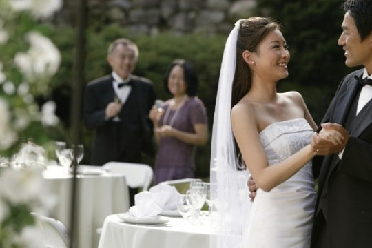 Các cặp đôi kết hôn ở châu Á sống thọ hơn bạn bè cùng trang lứa còn độc thân