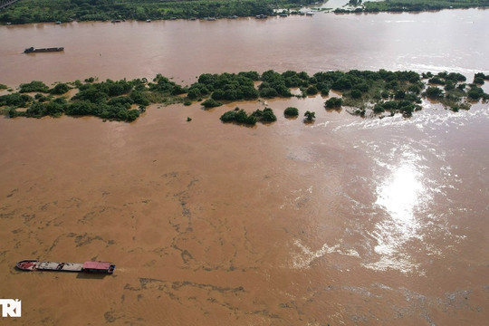 Hình ảnh nước sông Hồng dâng cao gây ngập lụt nhiều nơi ở Hà Nội