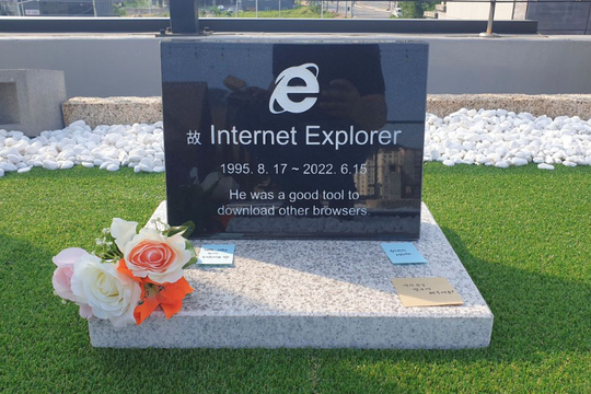 Kỹ sư Hàn Quốc làm bia tưởng niệm trình duyệt Internet Explorer