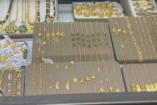 Mỗi tuần giảm 1 triệu đồng/lượng, dân ôm vàng hốt hoảng