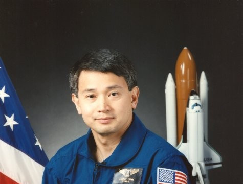 Trịnh Hữu Châu - Người Mỹ gốc Việt đầu tiên bay vào vũ trụ cách đây 29 năm