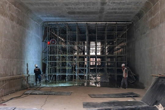 Đục thông 2 ống hầm chui Lê Văn Lương sau hơn 18 tháng thi công