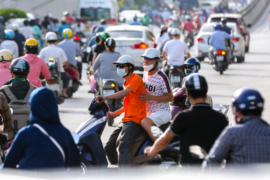 Giao thông ùn tắc tại một số điểm phân luồng ở Hà Nội ngày đầu tuần