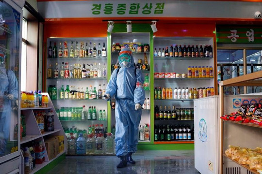 Triều Tiên báo cáo thêm 18.820 ca "sốt" trong bối cảnh bùng phát dịch COVID-19