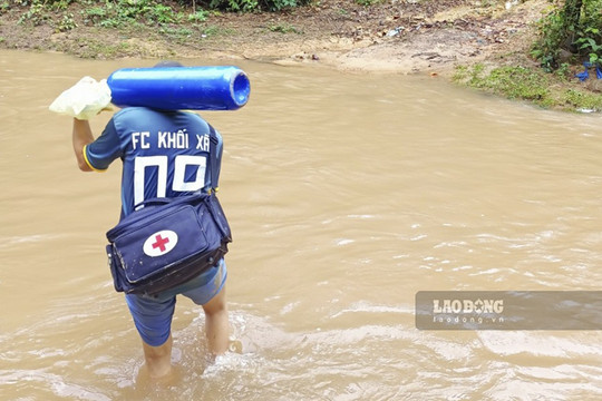 Điện Biên: Trèo đèo, lội suối tiêm 50.000 mũi vaccine COVID-19