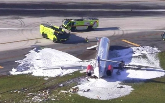 Mỹ: Máy bay của Red Air chở 126 hành khách bốc cháy, 3 người nhập viện