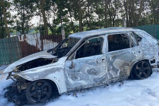 Phát hiện thi thể người cháy đen trong chiếc ô tô tại Vĩnh Phúc