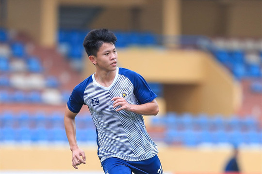Vũ Tiến Long bị rạn xương sườn sau khi trở về từ U23 Việt Nam