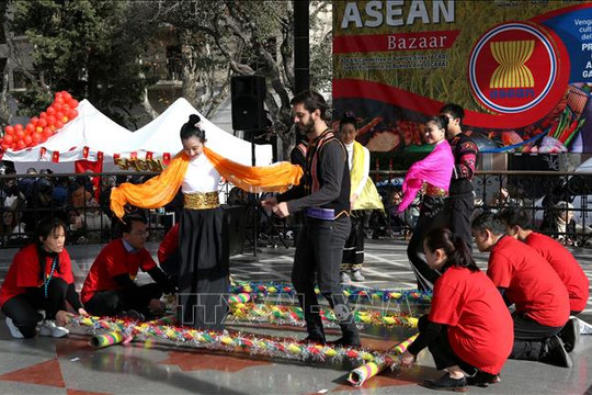 Các nước ASEAN quảng bá văn hóa truyền thống tại hội chợ Bazar ở Argentina