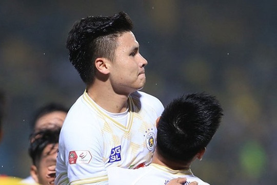 Quang Hải chỉ nhận nửa tháng lương đầu tiên ở đội bóng mới