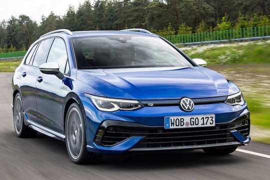 Volkswagen Golf R 2022: Mẫu xe có động cơ mạnh đầu bảng