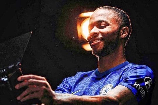 Ông chủ Chelsea 'kết' Sterling, mua đứt 50 triệu bảng