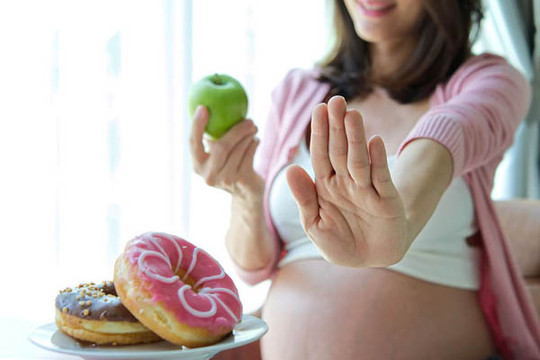 Phụ nữ mang thai không nên ăn gì để tránh gây hại cho mẹ và ảnh hưởng đến con