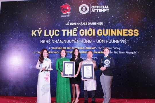 Trao 2 kỷ lục thế giới Guinness cho 2 tác phẩm điêu khắc gốm Việt